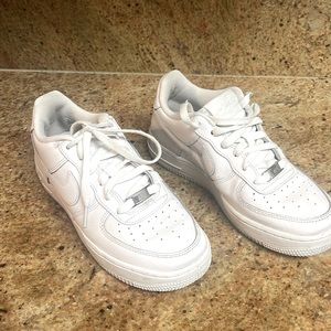 WOMEN'S NIKE AIR FORCE 1 LOW CASUAL SHOES